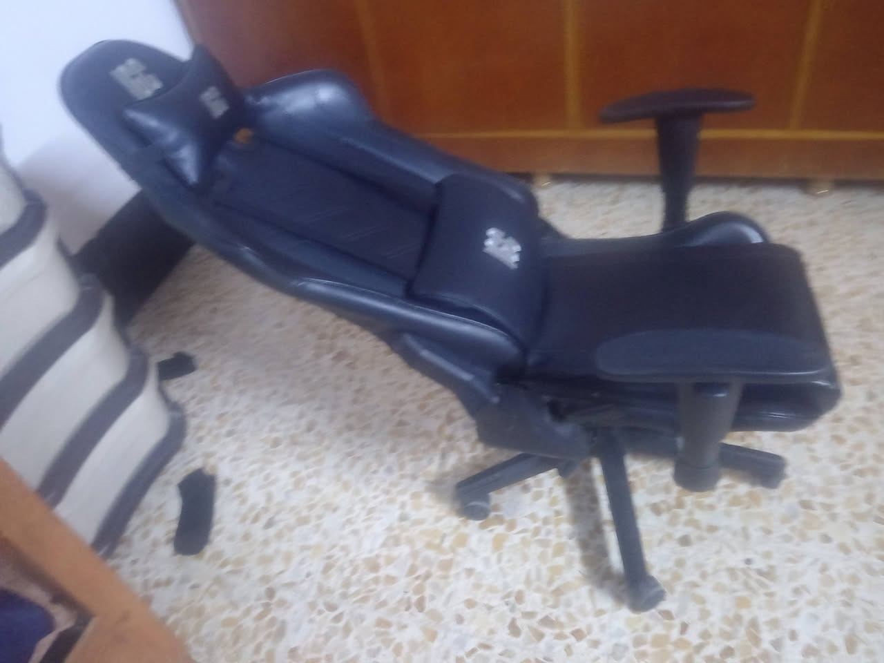 السلام عليكم ورحمة الله وبركاتة عندي كرسي من شركه IGC الجك ملو شغل كل غرضو شغل السعر 115بي مجال  ***********
