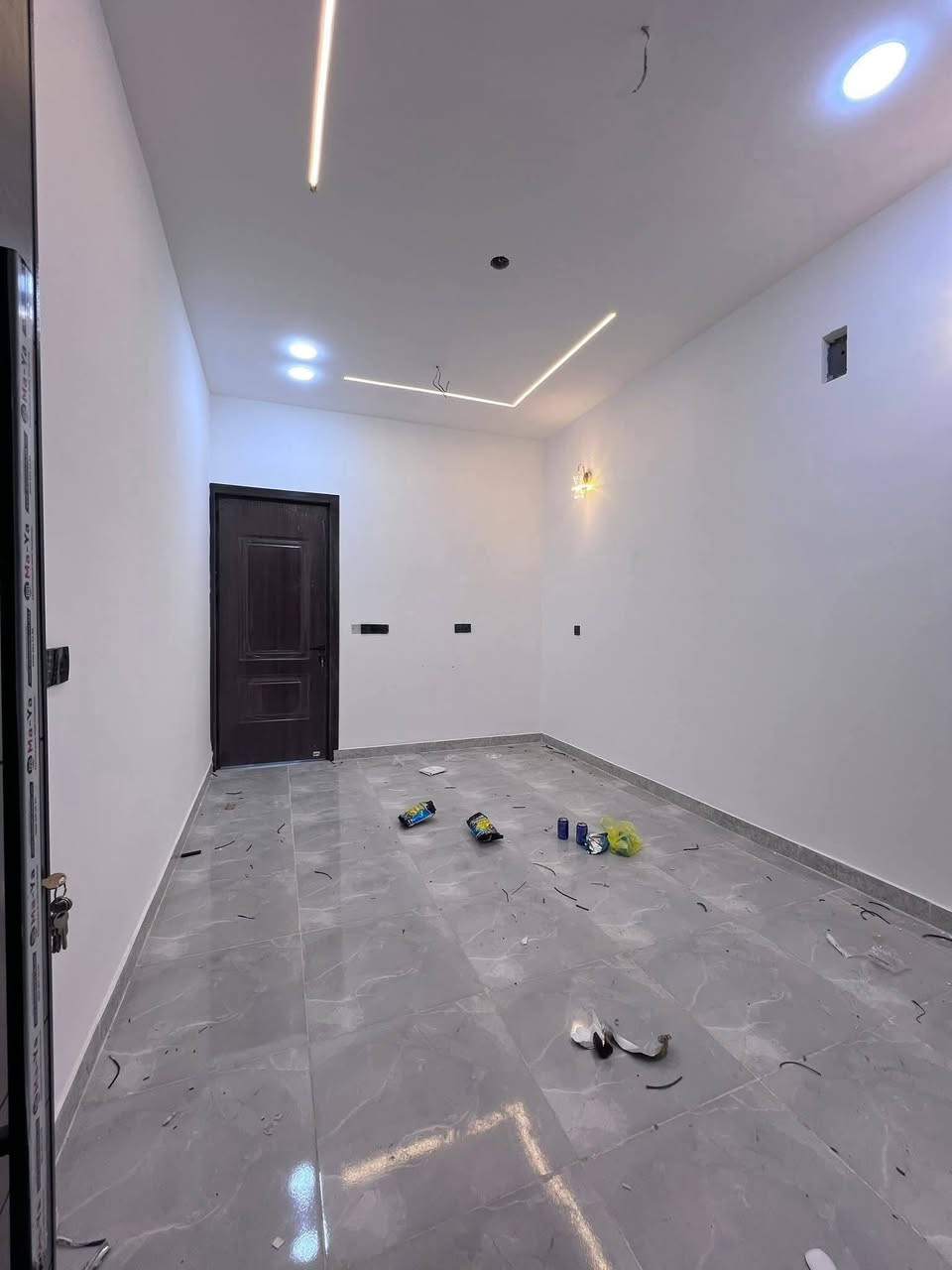 حمورابي لوساطة العقار 
للبيع – دار 75 جاهزة للسكن 🔥🏡

📍 حي الجهاد / ديوان المخابرات
قرب شارع 60 – موقع حيوي ومميز
📐 المساحة: 75 متر
🏗️ بناء حديث 2026 (غير مسكون نهائياً)
✨ تفاصيل الدار:
▪️ 3 غرف نوم
▪️ صالة مريحة
▪️ مطبخ مرتب
▪️ خدمات عدد 2 منور عدد 2
💯 دار زيرووو جاهزة للسكن مباشرة
💯 موقع ممتاز قريب من الشارع الرئيسي
📞 للحجز والاستفسار:
*********** (اتصال & واتساب)
⭐ متوفر لدينا عروض مميزة في جميع مناطق حي الجهاد
