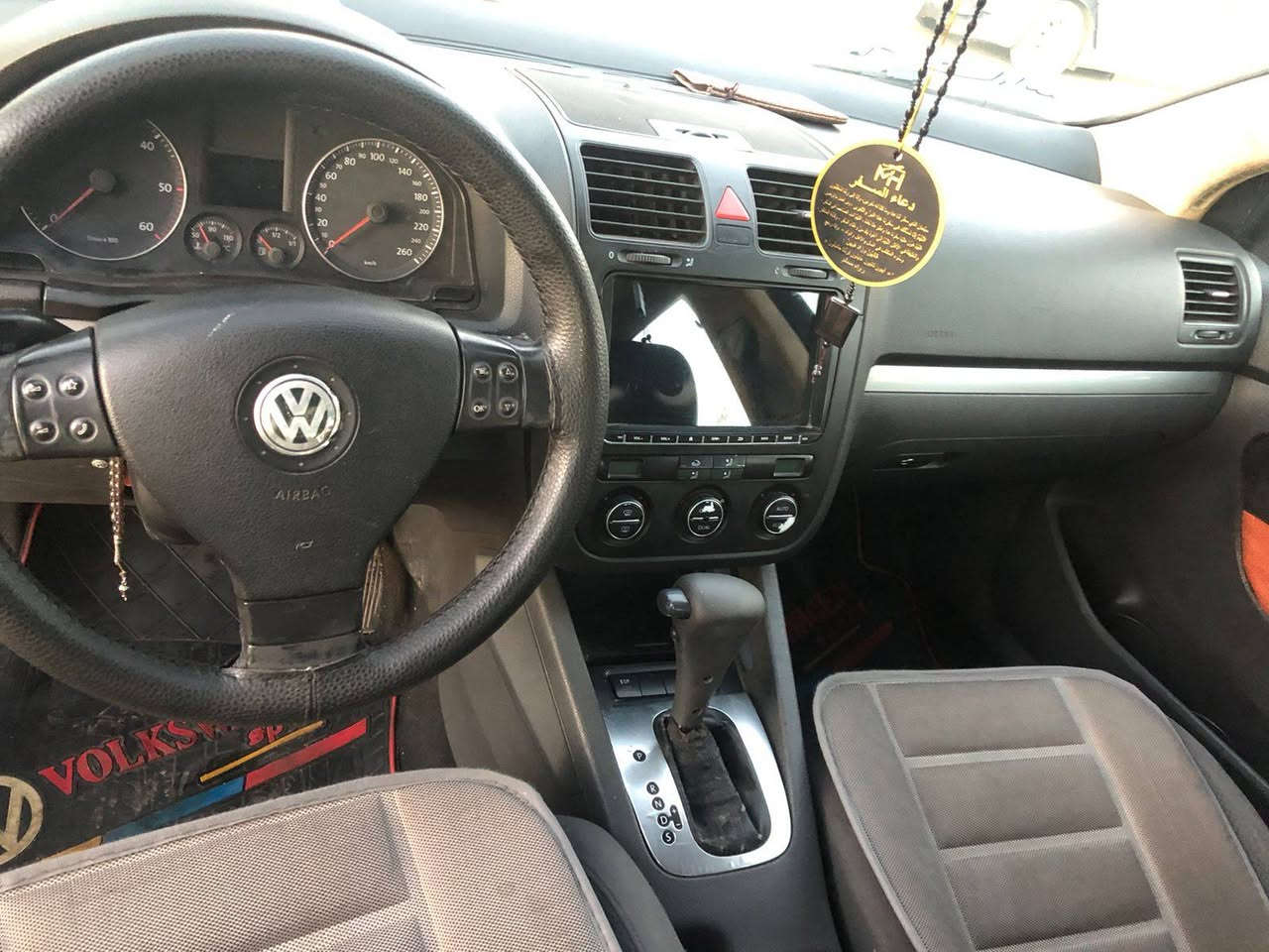سلام عليكم 
كولف ٢٠٠٦🚙
رقم ربيل  مكينه وكير كورلا ٢٠٠٠ الكير يئخر ثواتي يرادله برمجه 
وبيه نواقص بصيطه 
          السعر ٥٣ 💸وبيه مجال 
المكان بغداد الشعب 
☎️***********
