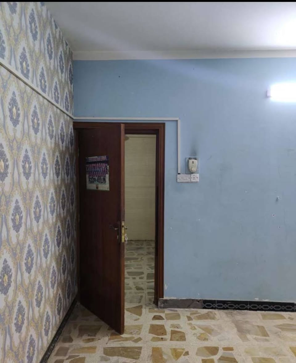 للايجار
شقه طابق اول معزوله في حي المهندسين تحتوي ع غرفتين واستقبال وصاله ومطبخ وصحيات سعر الايجار 500
***********
