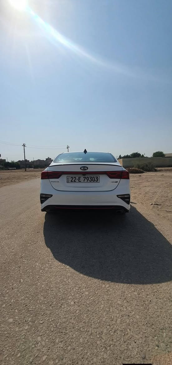 فورتي موديل 2021 جي تي لاين فول موصفات بصمه وفتحه و رادار
محرك 2000 دوش المرغوب كير AT المرغوب مكفولات  هزه جديدة 
ماشيه 52 ارضيه جلد مع الصندوق 
تخم تاير ياباني حادث السيارة بسيط جدا مثل ما موضح في الصور جاملغ و بنيد مصبوغ فقط بدون تبديل و بدون دواخل وبدون لغد وبدون شاصي يعني مكفولات ايرباكات سليمه السيارة بأسمي 
 السعر 155 ورقه وبيها مجال 
العنوان بغداد سبع البور 
موبايل ***********
***********
