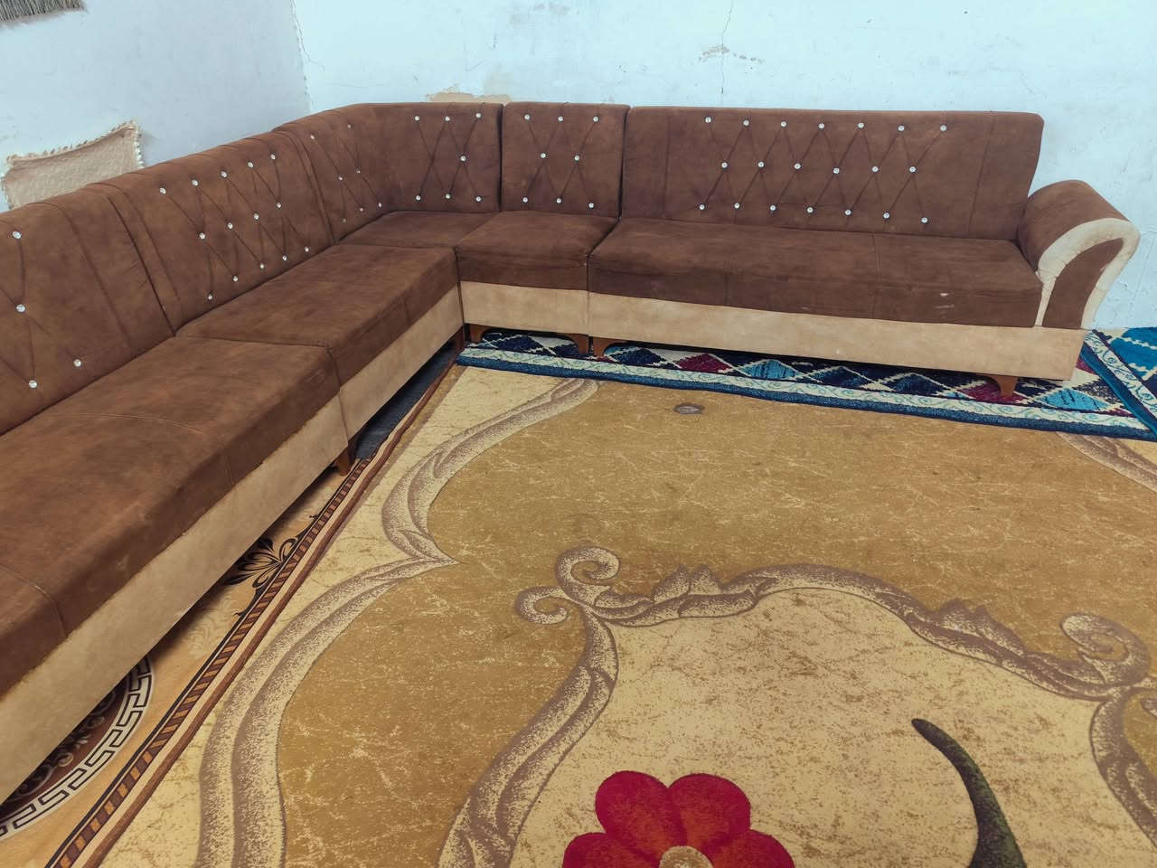 ديوان 10 مقاعد تزكام نضيف مابي اي ضرر سعره 225 وبي مجال مكاني كربلاء حي العامل يوجد توصيل بكروه *********** يوجد واتساب
