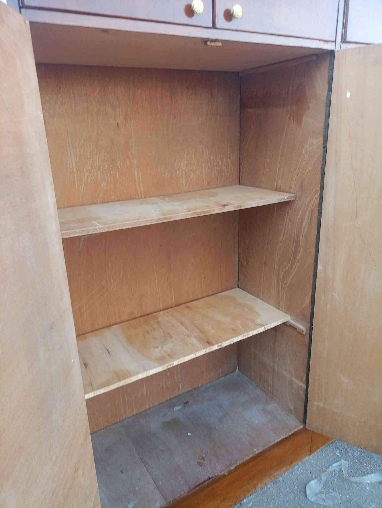 كنتور اربع بيبان ملحق
العرض ١٩٢ 
الارتفاع ٢٢٠ 
الكصف  ٤٨
 المكان بغداد الشعب الجزائر 
الرقم *********** بغداد
