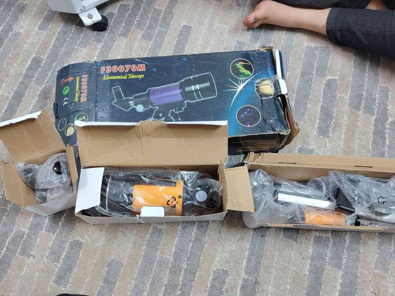 🔭 تلسكوب فلكي F30070M
للبيع
✅ تكبير قوي
✅ صورة واضحة
✅ حامل ثابت وسهل الاستخدام
✅ ينفع للكبار والأطفال
✅ خفيف وسهل الحمل 
💰 سعر مناسب 45 وبي مجال 
رقم الهاتف ***********
