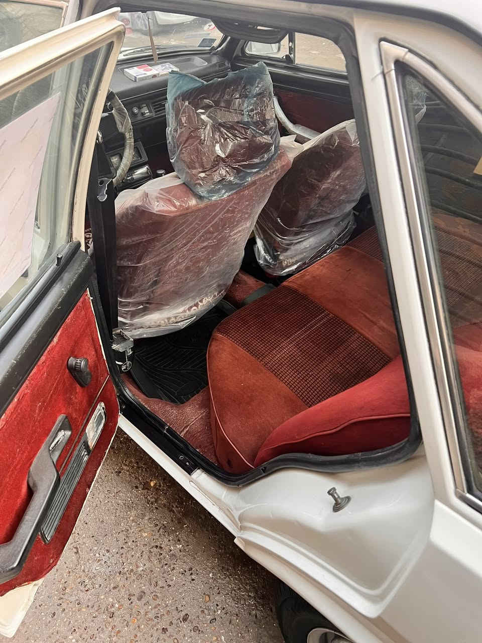 السلام عليكم اخوان برازيلي موديل 87 للبيع مصبوغه جماليه السياره جاهزه من كلشي رقم كركوك هزه جديده تحويلها ب اي محافضه صدر جديد داخل جديد كهربائيات كلها شغاله محرك بي تنقيص السياره جاهزه ع اخر حبه 
للأتصال 
*********** العنوان بغداد
