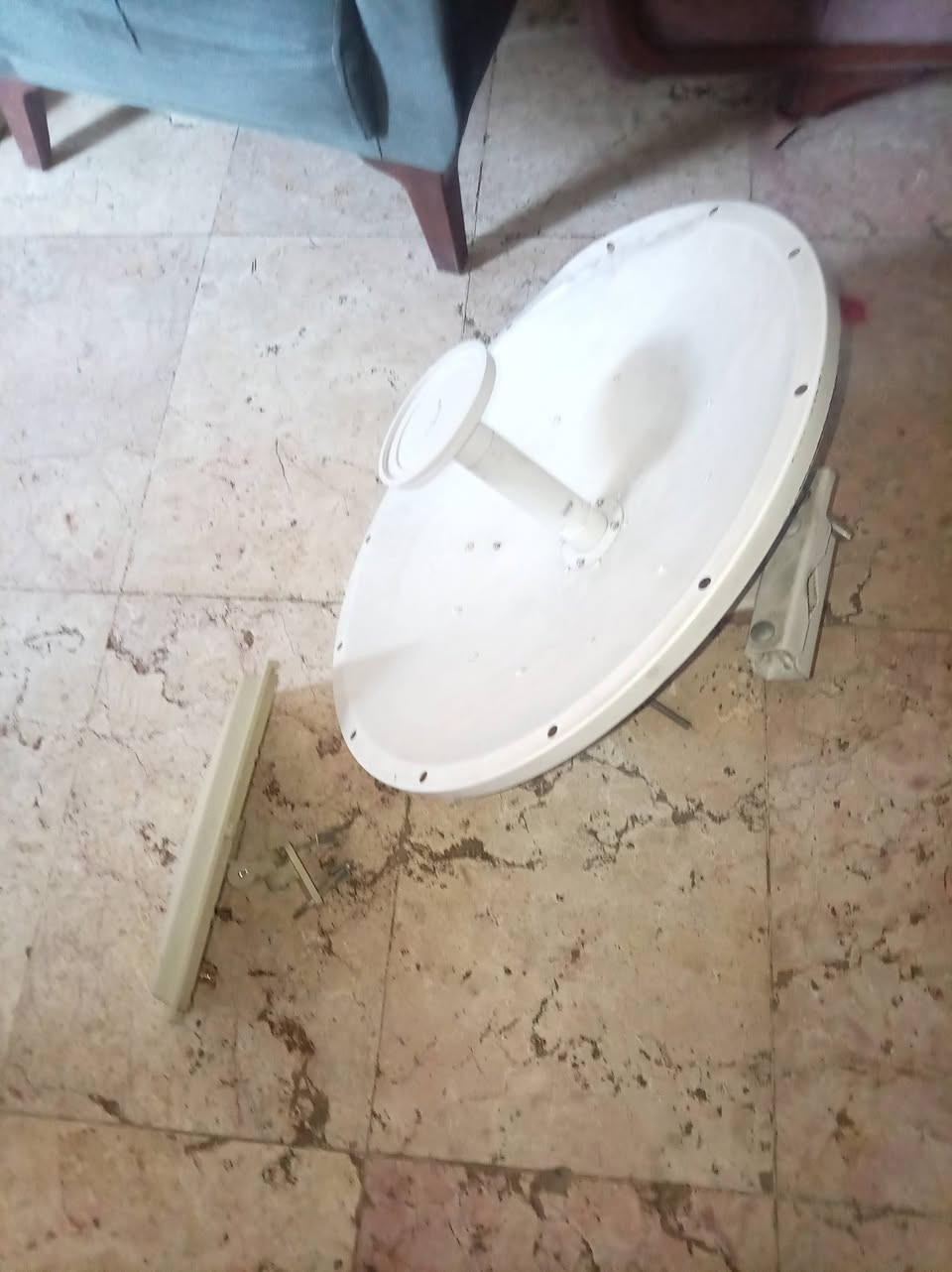 برج انترنت مع لصحن لبيع لعنوان ابو غريب خرنابات رقم ***********
