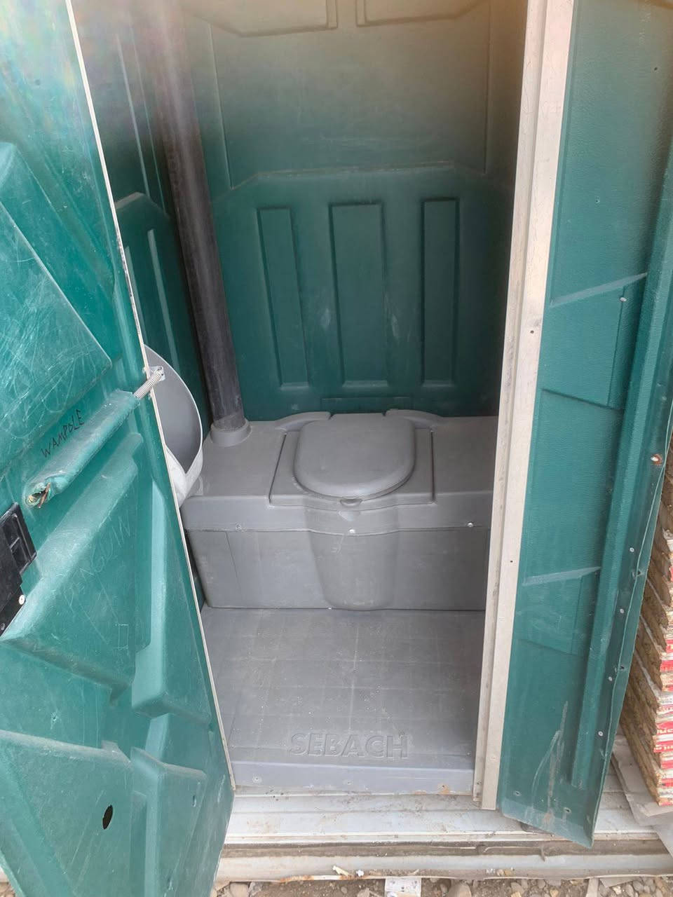 السلام عليكم متوفر تواليتات امريكي شرقي غربي مكاني بغداد مدينة الصدر موجود توصيل حساب اتفاق سعر قطعه 275 لستفسار رقم الهاتف  ***********
