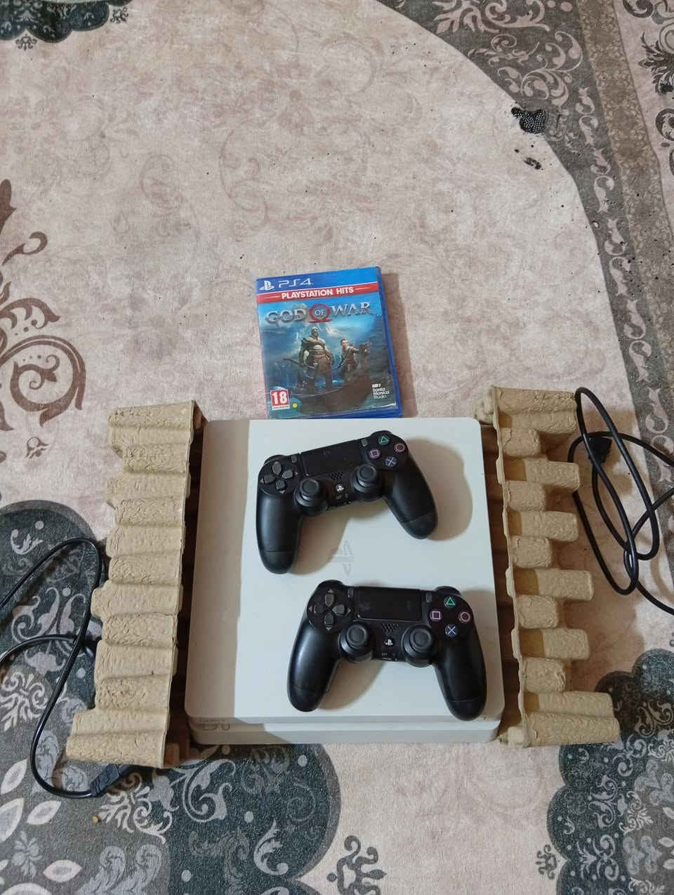 سلام عليك شباب عندي ابلي 4 اسلم نضيف حيل مال بيت
كي 500
الجهاز مامفتوح ويا جوستكات 2 و وقرص نضيح حيل 
وغراضه كله كامله 
بغداد مدينه الصدر 
السعر 250 وبي مجال 
***********
