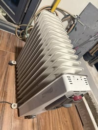 صوبه زيتيه للبيع شغاله و مابيه ايشي فقط هاذا الكسر الي موضح بلصوره مام...