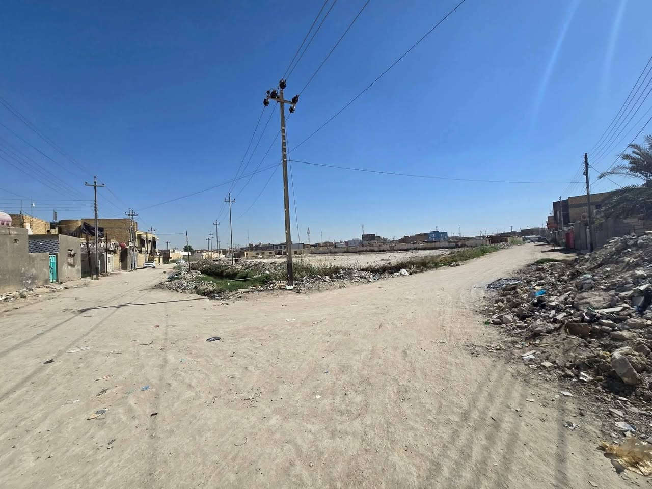 نصف قطعه طابو صرف الدجين الاولى خلف المستشفى الحكوميه مقابل النادي الرياضي مقاطعه 552  》مساحه 168متر  
//تحويل مباشر بااسم المشتري 
م// المنطقه مشموله في كافه الخدمات الجديده
للإستفسار مراجعه مكتب خالد الشريفي 
ذي قار_ سوق الشيوخ_ قرب مطعم صمد 
***********  خالد الشريفي 
***********  مهدي عماد
