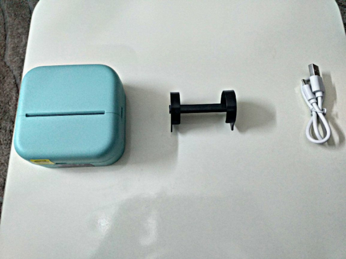 طابعة صور وملصقات Phomemo M02X - (شبه جديدة).
الوصف:
للبيع طابعة حرارية محمولة موديل Phomemo M02X، الجهاز غني عن التعريف لطباعة الملاحظات الدراسية والملصقات.
الحالة: شبه جديدة تماماً (استخدام تجربة رولة واحدة فقط).
النظافة: الجهاز بحالة الوكالة، وبدون أي شخط، ولا يزال بـ "شحن المصنع" الأصلي.
المحتويات: العلبة الأصلية كاملة + كابل الشحن الأصلي + كتيبات التعليمات.
ملاحظة للأمانة: تُباع الطابعة بدون ورق (الجهاز وملحقاته فقط)، وتدعم ورق قياس 53 ملم المتوفر بكثرة في الأسواق والمكاتب.
السعر:12ألف دينار.


**إذا كنت صاحب هذا الإعلان وتريد حذفه لأي سبب، رجاءا أرسل رسالة إلى الدعم الفني**