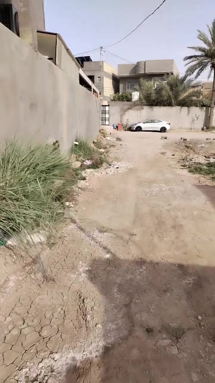 دار للبيع مساحه ١٨٠ سند ٢٥ بناء حديت الوردية خارج مقابل جامع العكام خدمات مجاري شارع تبليط***********
