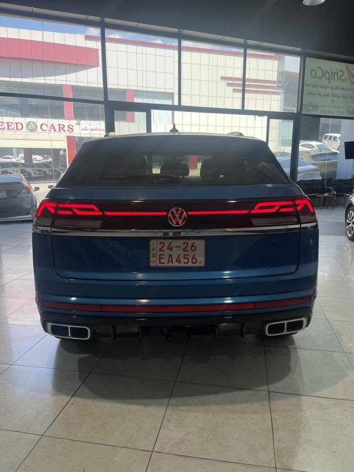 🚙🔥 بۆ فرۆشتن | Volkswagen Atlas Cross Sport 2024 SE with Technology | 4MOTION AWD 🔥🚙
کوردی/عربي

دەرفەتێکی ناوازە بۆ خاوەنداریکردنی یەکێک لە جوانترین ئۆتۆمبێلەکانی SUVی وەرزشی و خێزانی لە بازاڕدا، بە دیزاینێکی مۆدێرن، تایبەتمەندی پێشکەوتوو، و ئەدایەکی بەهێز لەگەڵ سیستمی پاڵنەری چوار تایە (دەبڵ ئەکسل).

📍 **شوێن:** دهۆک

🔹 **مۆدێل:** Volkswagen Atlas Cross Sport 2024
🔹 **فئە (صنف):** SE with Technology
🔹 **سیستمی پاڵنەر:** 4MOTION AWD (دفع رباعي)
🔹 **ڕەنگی دەرەوە:** شین
🔹 **ڕەنگی ناوەوە:** زەرد و ڕەش
🔹 **ڕۆیشتوو (مایل):** تەنها 12,000 مایل

⚙️ ئەدا و بزوێنەر:

 * **بزوێنەر:** 2.0 TSI Turbo
 * **هێزی بزوێنەر:** 269 ئەسپ
 * **عەزم (زەبر):** 370 نیوتن مەتر
 * **گێڕ:** ئۆتۆماتیک 8 خێرایی
 * جێگیری و کۆنترۆڵێکی نایاب لەسەر ڕێگا خێراکان و ڕێگا سەختەکان
 * بەکاربردنی سووتەمەنی ئابووریانە بە بەراورد بە قەبارە و ئەدای ئۆتۆمبێلەکە.

🌟 دیارترین تایبەتمەندییەکان:

 * فتحە و سەقفی پانۆراما
 * شاشەی گەورەی زانیاری و کات بەسەربردن
 * سیستمی Apple CarPlay و Android Auto بەبێ وایەر
 * شەحنکەرەوەی بێوایەری مۆبایل (Wireless Charger)
 * کارپێکردن لە دوورەوە (شەخاڵ)
 * بەسمەی دەرگا و کارپێکردنی زیرەک
 * سندوقی دواوەی کارەبایی (جاک)
 * کوشنەکانی پێشەوە گەرمکەرەوە (هیتر)
 * فێنککەرەوەی (مكيف) ئۆتۆماتیکی دوو ناوچەیی
 * ویلی وەرزشی ئەسڵی
 * ڕووناکی تەواوی LED لە پێشەوە و دواوە

🛡️ سیستمی سەلامەتی و یارمەتیدەری شۆفێر:

 * ڕاداری پێشەوە و کۆنترۆڵی خێرایی گونجاو (Adaptive Cruise Control)
 * سیستمی هێشتنەوەی ئۆتۆمبێل لەناو هێڵی شەقام (Lane Assist)
 * سیستمی چاودێری خاڵی کوێر (نقطه عمیاء)
 * ئاگادارکردنەوەی پێکدادانی پێشەوە لەگەڵ برێکی ئۆتۆماتیکی لە کاتی فریاکەوتندا
 * هەستەوەر (حەس those) و کامێرای دواوە
 * ئاگادارکردنەوەی هاتنی ئۆتۆمبێل لە دواوە لە کاتی گەڕانەوەدا
 * سیستمی چاودێری پەستانی تایەکان

📌 تێبینییەکی گرنگ:

ئۆتۆمبێلەکە لە دۆخێکی زۆر نایابدایە، تەنها **دەرگای سندوقی دواوەی (Tailgate) بۆیاخە** بەهۆی زەبرێکی پێشوو، و هیچ بۆیاخێکی تری نییە لە جەستەیدا (شاسی و ئێرباگ بە شەرت).
ئۆتۆمبێلێک کە لە نێوان لوکس، کرداری بوون، فراوانی، و تەکنەلۆژیای مۆدێرندا کۆدەبێتەوە، و هەڵبژاردنێکی نایابە بۆ خێزان یان بۆ هەر کەسێک کە بەدوای SUVیەکی وەرزشی فول مواسەفات و کەم ڕۆیشتوودا دەگەڕێت.

📞 **بۆ کڕیاری ڕاستەقینە، ئۆتۆمبێلەکە ئامادەیە بۆ پشکنین و بینین لە دهۆک.**

نرخ: ٣١،٠٠٠$ و معامەلە

بو زانیاری زیاتر: ***********

عربي:-

🚙🔥 للبيع | Volkswagen Atlas Cross Sport 2024 SE with Technology | 4MOTION AWD 🔥🚙

فرصة مميزة لامتلاك واحدة من أجمل سيارات الـ SUV الرياضية والعائلية في السوق، بتصميم عصري، مواصفات متطورة، وأداء قوي مع دفع رباعي حقيقي.

📍 الموقع: دهوك

🔹 الموديل: Volkswagen Atlas Cross Sport 2024
🔹 الفئة: SE with Technology
🔹 نظام الدفع: 4MOTION AWD (دفع رباعي)
🔹 اللون الخارجي: أزرق
🔹 اللون الداخلي: أصفر وأسود
🔹 الممشى: 12,000 ميل فقط

⚙️ الأداء والمحرك:
✔ محرك 2.0 TSI Turbo
✔ قوة 269 حصان
✔ عزم دوران 370 نيوتن متر
✔ ناقل حركة أوتوماتيكي 8 سرعات
✔ ثبات وتحكم ممتاز على الطرق السريعة والوعرة
✔ استهلاك وقود اقتصادي مقارنة بحجم السيارة وأدائها

🌟 أبرز المواصفات:
✔ فتحة سقف بانورامية
✔ شاشة معلومات وترفيه كبيرة
✔ Apple CarPlay و Android Auto لاسلكي
✔ شاحن لاسلكي للهاتف
✔ تشغيل عن بُعد
✔ دخول وتشغيل ذكي بدون مفتاح
✔ باب خلفي كهربائي
✔ مقاعد أمامية مدفأة
✔ مكيف أوتوماتيكي ثنائي المناطق
✔ جنوط رياضية أصلية
✔ إضاءة LED كاملة أمامية وخلفية

🛡️ أنظمة السلامة والمساعدة:
✔ مثبت سرعة متكيف (Adaptive Cruise Control)
✔ نظام المحافظة على المسار
✔ مراقبة النقطة العمياء
✔ التحذير من التصادم الأمامي مع الكبح التلقائي
✔ حساسات وكاميرا خلفية
✔ تنبيه حركة المرور الخلفية
✔ نظام مراقبة ضغط الإطارات

📌 ملاحظة مهمة:
السيارة بحالة ممتازة جداً، وتم صبغ باب الصندوق الخلفي (Tailgate) فقط نتيجة ضرر سابق، ولا توجد أعمال صبغ أخرى في الهيكل.

سيارة تجمع بين الفخامة، العملية، الرحابة، والتكنولوجيا الحديثة، وتعتبر خياراً ممتازاً للعائلة أو لمن يبحث عن SUV رياضية بمواصفات عالية وممشى قليل.

📞 للجادين فقط، السيارة جاهزة للفحص والمعاينة في دهوك.

سعر: ٣١،٠٠٠$ و مجال

للاستفسار: ***********

#Atlas #Cross #Iraq #SUV #Car #Kurdistan
