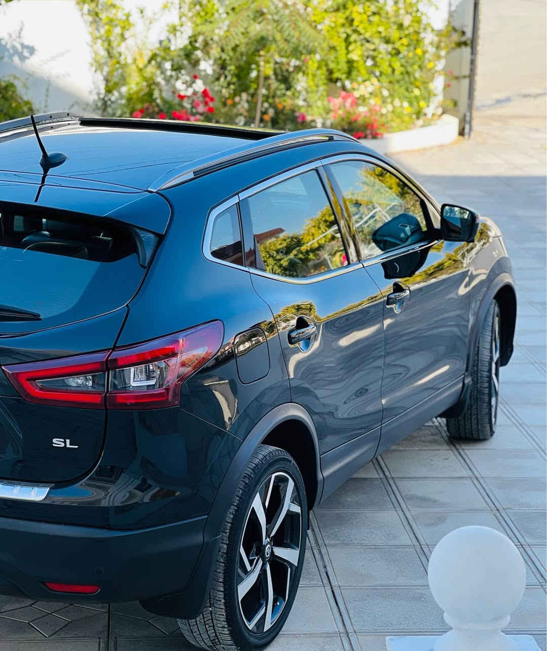 Nissan rogue sl  2022
 نيسان روج سبورت (SL) موديل : 2022
اللون : اسود
عداد المسافة : 30 الف كيلومتر
حجم المحرك : 2.0L (4.سلندر)
ملاحظة السيارة : 2 باب طرف سايق بيها صبغ 
المواصفات :  𝐒𝐋 
فـــول فـــول مـــواصفـــات 1/1
فتحة سقف سلايد
 بصمة ابـــواب 
بصمة تشـــغـــيل 
تشغيل عن بعد : 𝐑𝐄𝐌𝐎𝐓𝐄 𝐒𝐓𝐀𝐑𝐓
شـــاشـــة كبـــير لمس
كـــامـــيرا امامي
كـــامـــيرا جانبي
كـــامـــيرا خلفي
هاند بريك بصمة
اوتو هولد : 𝐀𝐔𝐓𝐎 𝐇𝐎𝐋𝐃 
اوتو ستارات : 𝐀𝐔𝐓𝐎 𝐒𝐓𝐀𝐑𝐓
اوتو ستوب : 𝐀𝐔𝐓𝐎  𝐒𝐓𝐎𝐏
رادار امامي (تحديد مسار)
رادار جانبي  (نقاط عمياء)
رادار خلفي (التحذير من الاصطدام)
حساسات امامي
حساسات جانبي 
حساسات خلفي 
نظام : 𝐄𝐂𝐎
نظام : 𝐍𝐎𝐑𝐌𝐀𝐋
نظام : 𝐒𝐏𝐎𝐑𝐓
كشنات جلد
كشنات كهربائي
كشنات هيتر
كشنات خزن
تحكمات استيرن
استيرن هيتر
تـــبريـــد لمـــس 
تـــبريـــد مـــركـــزي 
لايتات ليـــLEDـــد زينون بيلادي
بكلايتات ليـــLEDـــد بيلادي
ويــــل كــــروم 
مرقم اربيل جديد
بعد هواية مواصفات…
‏‎تفاصيل اكثر الاتصال علی ارقام التاليه 
‏ WhatsApp - Vibir‏‎‏‎‏
☎️ ***********
       *********** 
عنوان📍اربيل / سوران
‏ أربيل, العراق
