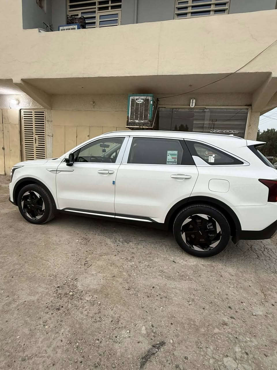 للبيع سورنتو موديل 2025 رقم بغداد بأسمي  E على وظع الشركه ضمان 5سنوات (دوليه )داخل وخارج ماشيه (27}حقيقي وعلى الفحص    بعدهي بتراب الشركه مكفوله كفاله عامه حتا من الشخط حتا الدعاميات مكفولات من الشخط

ألموصفات

جي بي أس 

حجم 6 سلندر/كير ماوس/تشغيل عن بعد/هناد بريك بصمه/ الصندوق كهرباء‏/دشبول الوان/ قبضات ابواب المنيوم.                           

حجم الاطارات 19

لايت عدسات/كشافات زينون                                      

مقود جلد شفتات مقود/مثبت سرعة/

عدد المقاعد 7/مقاعد الاماميه كهرباء                            

بردات خلفيه/حساسات امام خلف

تبريد شاشه ٣قطع تبريد                           

نظام مانع تزحلق/‏ABS

شاحن موبايل واير لس                          

اشاير بالمري والمري قابلة للطي 

مخرج AUX/مخرج USB

‏BIuetooth/                      

‏( comfort - eco- sport - smart)وموصفات لم تذكر 

 السياره مكفوله كفاله عامه من الزلغ

السعر(315} وبيه مجال قليل  

مكان سياره بغداد 

بي واتساب :

***********

‭0775 058 2845‬
