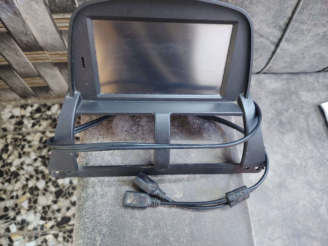 سلام عليكم شاشه مال طيبه نضيفة وشغله شاشه مال شركة مكان بغداد العبيدي السعر 50 بيهه مجال رقم ***********
