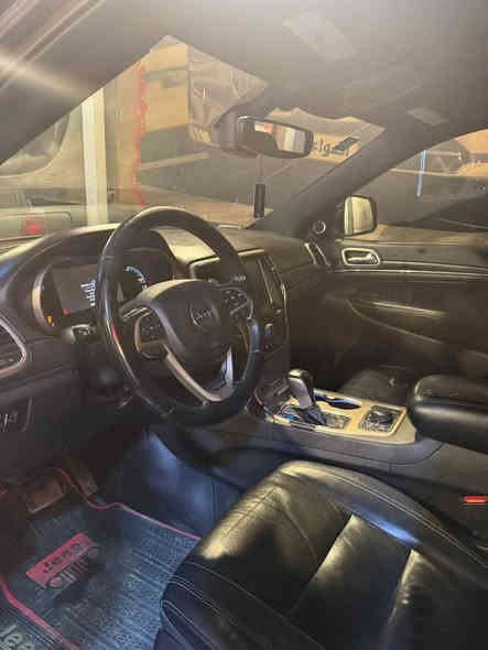 جيب لمتد فول مواصفات2017
كشنات جلد وكهرباء
خزن ميموري
تدفئة وتبريد بلكشنات
صندوق كهرباء 
سلايت
شاشة جبيرة
لسياره بعد بيها اهواي موصفات 
محرك V6 3600
رقم بغداد لانكليزي الجديد بأسمنه
حادثها بنيد وجاملغ  بدون دواخل لسياره
لسعر:197 وبيها مجال بسيط
الرقم:***********
