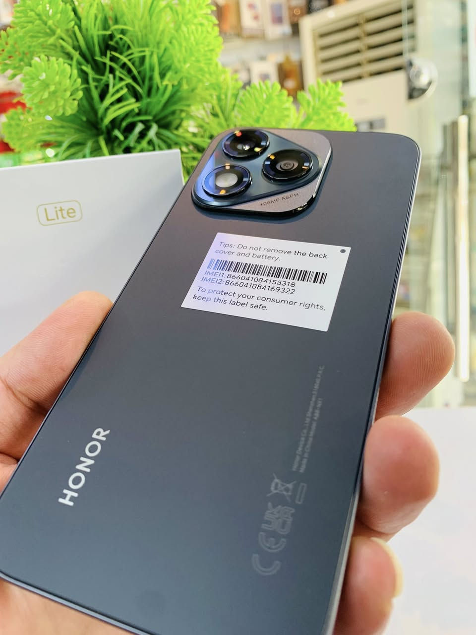 #مستخدم_يوم1_فقط

📱✨ HONOR 400 Lite 5G .. الجمال والقوة
 في موبايل واحد!

🔥 شاشة خرافية AMOLED بتردد 120Hz وسطوع يوصل لـ 3500 شمعة!
📸 كاميرا أسطورية 108 ميجابكسل بتفاصيل مدهشة!
ذاكره الجهاز 256GB/8+8
⚡ بطارية 5230 مللي أمبير تشحن بسرعة 35 واط – تعيش وتكمل معاك اليوم كله!
💧 مقاوم للمياه والغبار بمعيار IP65!
🎮 أداء سريع بمعالج MediaTek Dimensity 7025 Ultra وتقنية 6nm!
📲 يدعم 5G + NFC + بصمة بالشاشة + زر إضافي للتحكم بالكاميرا!
السعر 🔥 275 الف🔥
جمله #مفرد

#متابعه_للصفحه_يوصلك_كل_جديد😍

____________________________________________
    🔄يرهم 🔄مراوس🔁 ويه اي جهاز🔁 عندك 
قديم او حديث🔁

🏅ضمان 🏅أسبوع 🏅من تاريخ الشراء🏅

التوصيل متوفر لجميع المحافظات 💨🚙

    📌العنــــــــــ🫵ـــــــــوان📌

  🔥 مركز الاسطورة للموبايل 🔥

📌الأنبار عنه مجاور مستشفى عنه العام📌🏥 

***********واتس
***********

*********** واتس
