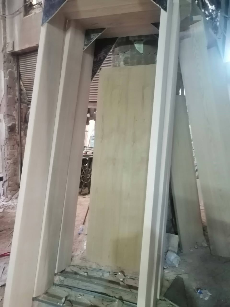 نعمل كافت البواب والجراجيب وكافت أعمال النجاره والغرف النوم بغداد الكاظميه شارع المفيد *********** الستفسار واتساب
