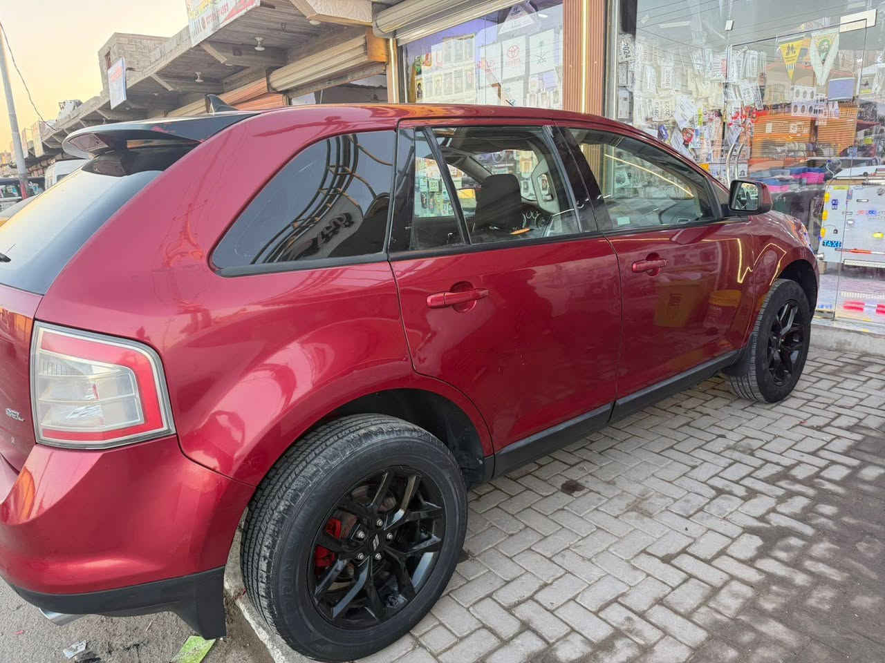 سلام عليكم فورد أيدج 2008 سيارة بس باب سايق مصبوغ بدون حادث يعني بس مصبوغ وبيه تكحيلات بسيطة سيارة خير من الله شغل وين مايعجبك اطلع رقم أربيل  مميز بأسمي هزة بعدهي مامنتهية تريد تحويل او وكالة ماكو أشكال سيارة ماتذب عليه ربع دينار سيارة نظيفة
للبيع او المراوس حصراََ سي 200 
مكاني البصرة/ أبي الخصيب 
هاتف
***********
