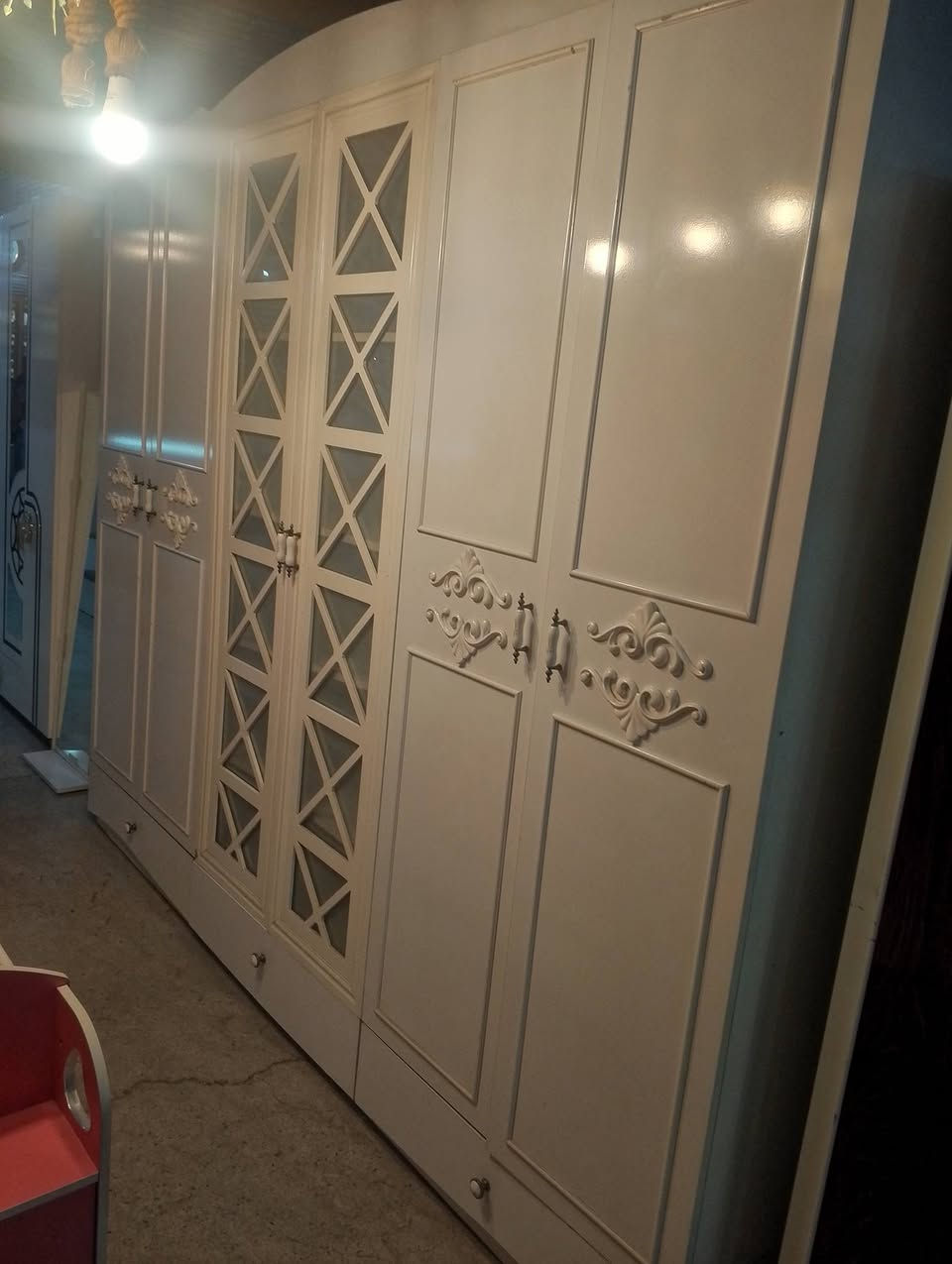 غرف نوم للبيع تركي اصلي كانتري السعر 700 مع الشد والنقل للاستفسار خاص او الاتصال على  ***********
