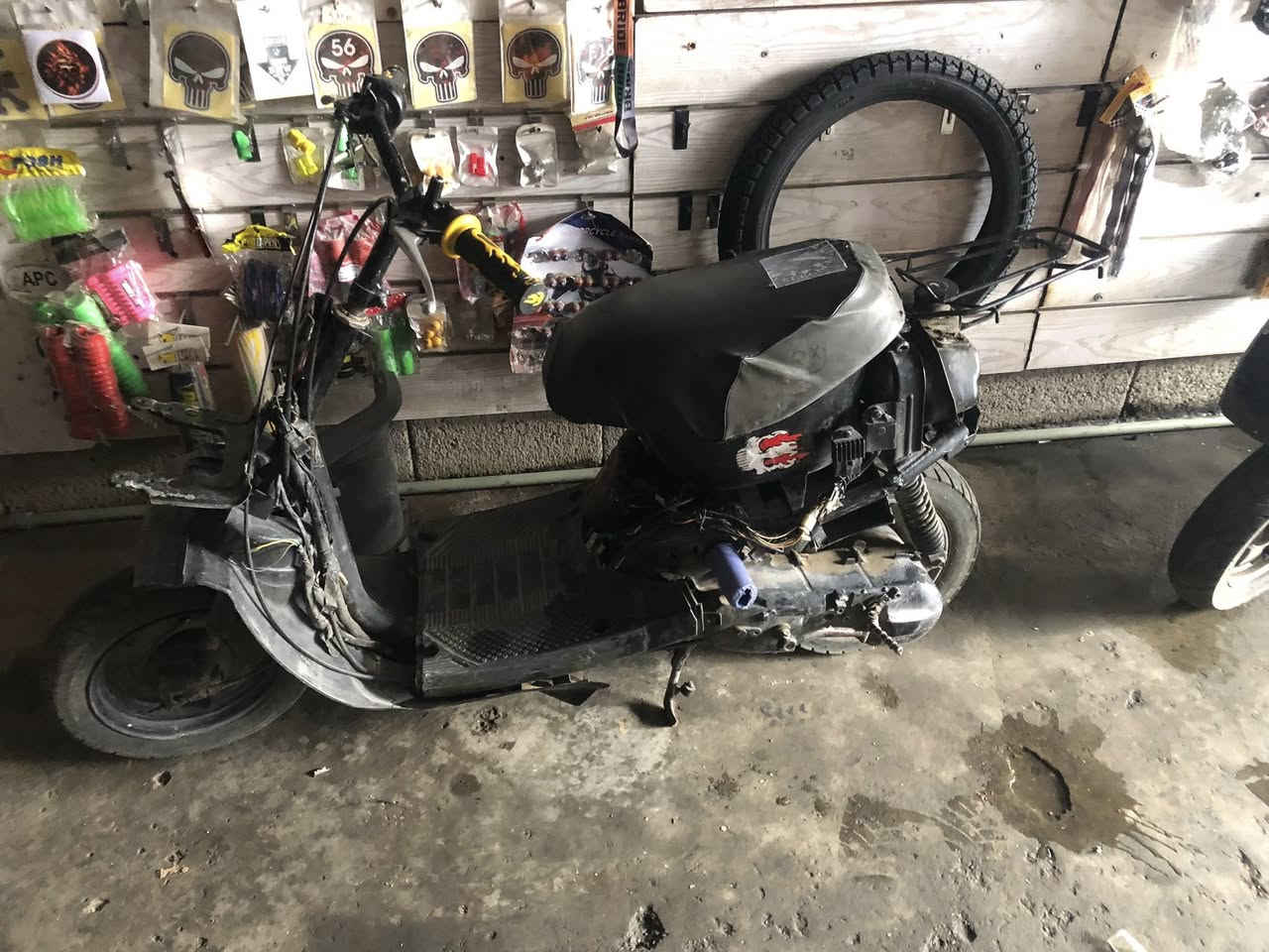 سلام و علیکم
دراجه یاماها عاطل ما عرف شبیها 

ابیعه عل حاله قییم و اخذ شرای راسلنی خاص او اتصال هذا رقمی ***********
