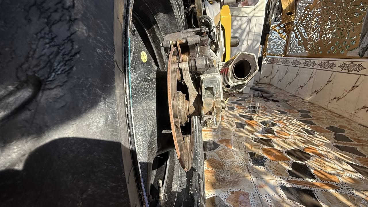 سلام عليكم بطحF4محرك600cc مديل99دراجه رقم وسنويه رقمها ديوانيه  الانكليزي مشروع وطني او راعيه الاصلي موجود بل ديوانيه او الي مشتري منه عنده بيهه وكاله عامه يكدر يحولك وكلشي يسوي موجود بلبصره الدراجه تخبل بس تبجي على ادامه تنضيفات او باتري ضعيف مالهه شغلهاا وتمشي بس تتركها يومين ما تشغله اله دفعه فا ٢٥٠الف تذب عل كهربائيات او ترتيب الادامه ترجع فول  العنوان البصره قضاء شط العرب الجزيره الرابعه قرب خطوة سلمان المحمدي ***********واتساب فقط السعر اتصل وتشلع عيوني
