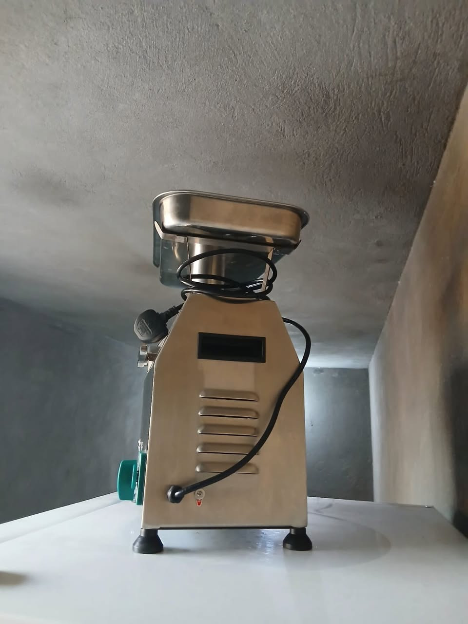 سلام عليكم اخوان مكينه ثرم نوعية جيده جداً استخدام مرتين وعزل المطعم السعر 400 وبيها مجال المكان بغداد الأمين الثانيه يوجد توصيل استفسار اكثر ***********
