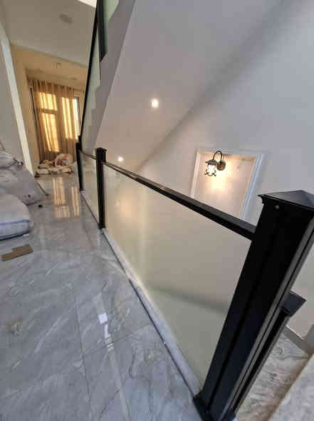 يسعد مسائكم متابعينا وزبائنا الكرام ⚘⚘⚘
نقدم لكم محجر زجاج مقسى سكيورتي مع المنيوم   
للاستفسار مراسله الصفحه 
او الاتصال ع رقم 
  ***********
