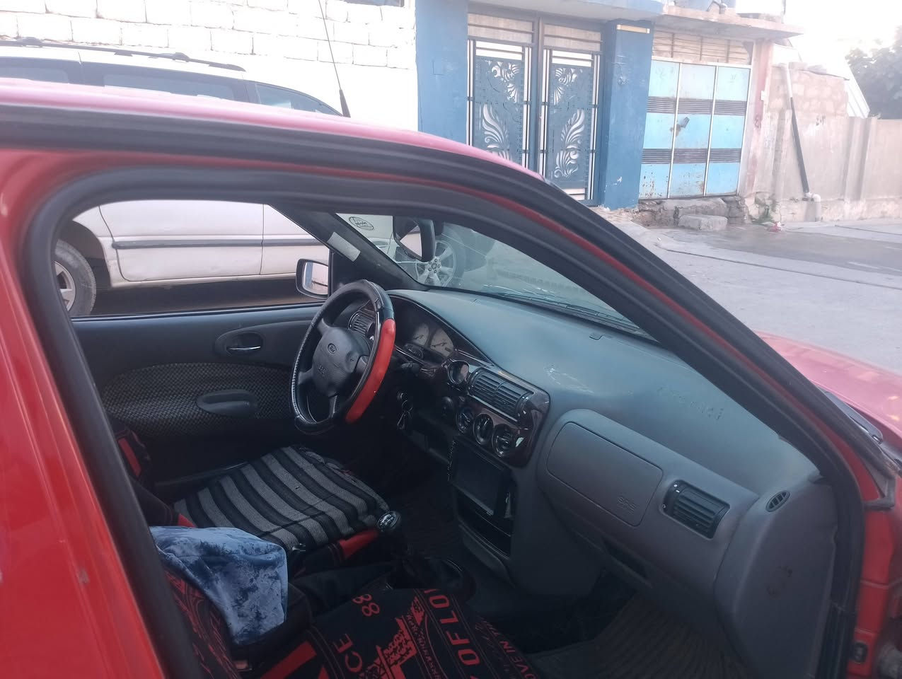 السلام عليكم..
فورد سكورت موديل 94 كير محرك شرط دواخل نظيفة سيارة كاعدة ما متعوبة والباقي موضح بالصور سعرها 25 ورقة وبيها مجال. 
 باقي التفاصيل 👈***********
