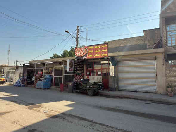 السلام عليكم
محلات للبيع الامانة شارع 60 المساحة 120م 5 محلات مأجرات كلهن السعر 150 مليون للتواصل ***********
