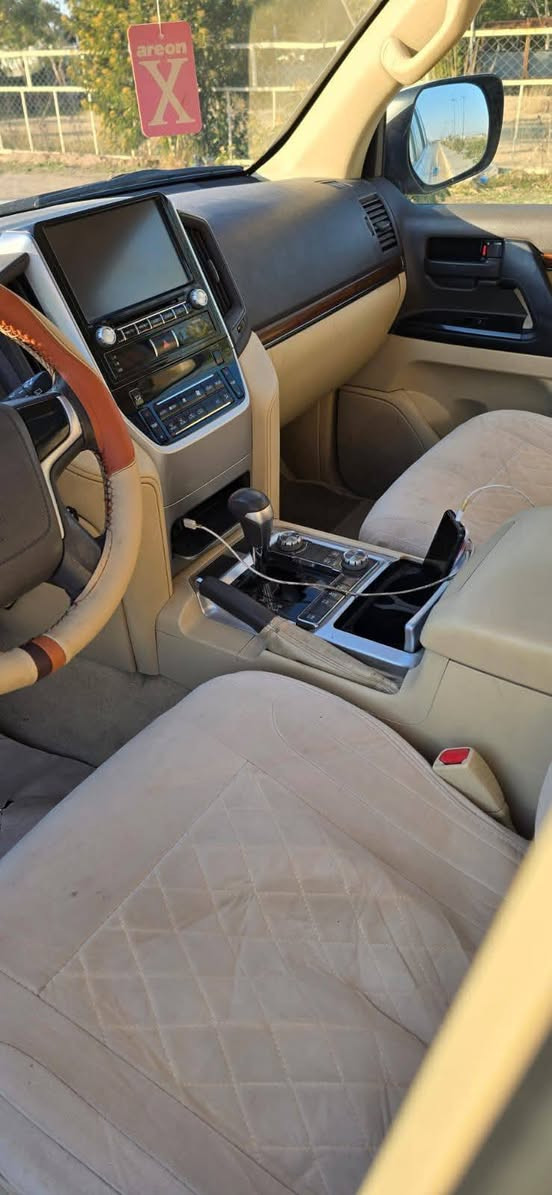 السياره جديده بمعنى الكلمة استخدام شخصي ☑️
-مكفوله كفاله عامه ماشيه ٧٦ ألف حقيقي 
-مري قلاب + شفط 
-فتحه سلايت 
-زراك لايت ، لايت زنون 
-4 كامرات 
-كشنات جلد اصلي كريمي 
-دبل كشن كهرباء , كشن السائق 3 دكم
-8 ايرباك 
-تشغيل عن بعد 
 مدوشمه جديد
-دبل ماوس 
-فول تحكم 
-7 راكب 
-3 قطع تبريد 
-محرك ٦ سلندر
-فورويل دفع رباعي 
-حساس اصلي ( أمامي ، خلفي ) 
-ويل 18 تخم تاير دلوب جديد وسبير منازل. 
-رقم بغداد بسمي تحويل مباشر
-عدتهه سبيرهه غراضهه كلهن مامستخدمات 
-السياره بشرط محرك كير صدر كلهه بعدهه عل وضع الشركه

💰السعر 400$


**إذا كنت صاحب هذا الإعلان وتريد حذفه لأي سبب، رجاءا أرسل رسالة إلى الدعم الفني**