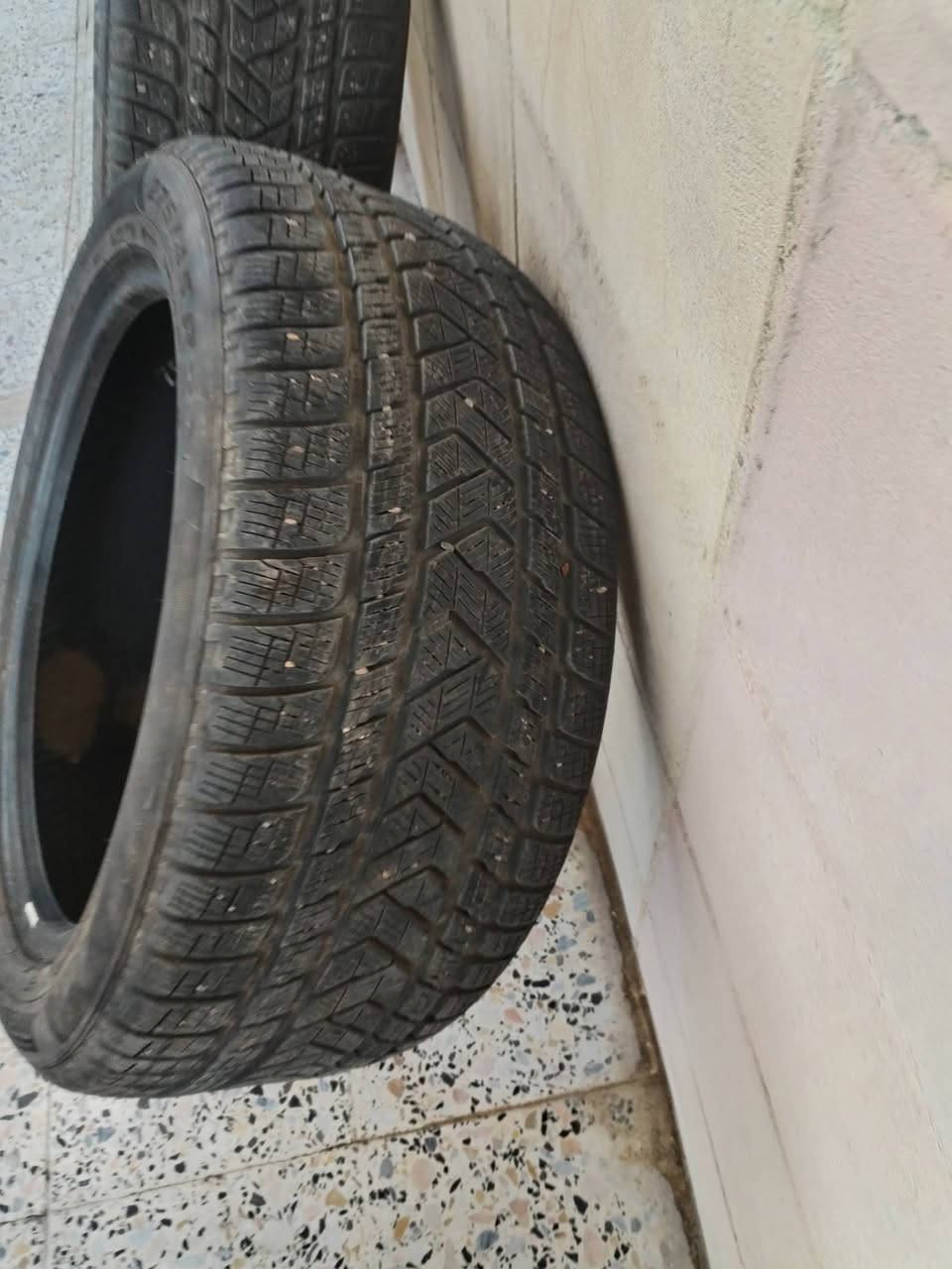 عندي ذني تايرات 265/45/20  مستعملات نضيفات  كلش بدون اي بنجر. قيم واخذ ***********
مكان ديالى بعقوبه
