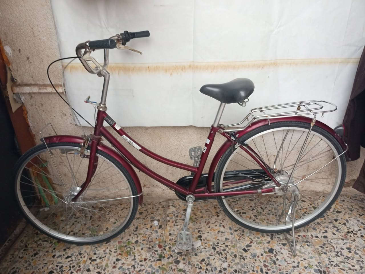 السلام عليكم بيسكل بناتي حجم26
نضافه 95
العنوان البصره القبله
السعر 90وبي مجال
الرقم ***********
