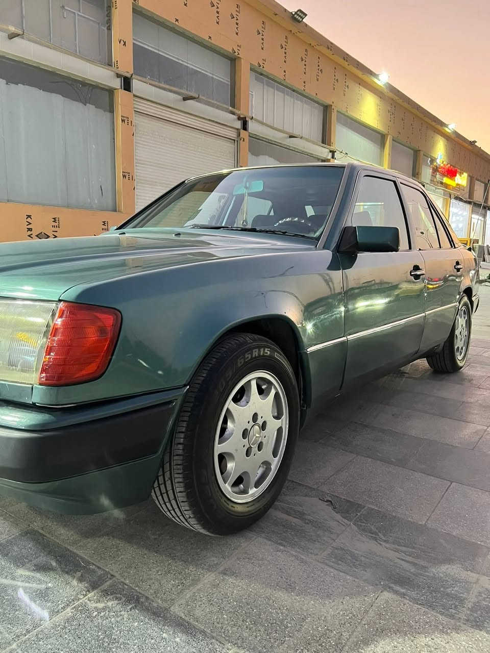 اسلام عليكم. البيع سياره مرسيدس داب حجم 320محرك موديل سياره93..خرطيم المرقوب. سياره كشن كهرباء  دركاه استران كهرباء فتحه سقف كهربائيه كشانه مخمل كامر خلفيه رقم سياره بغداد . مكان سياره فلوجه. السعر 72 مجال بسيط ***********
