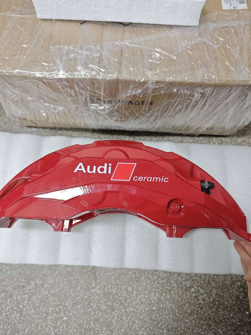 คาลิปเปอร์เบรค 10 ลูกสูบ Audi เซรามิค เป็นอะไหล่แท้จากโรงงาน
ผลิตโดยโรงงาน Akebono มาตรฐานคุณภาพเดียวกับอะไหล่เดิม
ออกแบบโครงสร้างลูกสูบ 5+5 เหมาะสำหรับจานเบรคเซรามิคคาร์บอนประสิทธิภาพสูง
มีเครื่องหมายและหมายเลขอะไหล่ของโรงงานครบถ้วน
ผิวสีสวยงาม ระบบเบรคทำงานเสถียรและมีประสิทธิภาพ
สามารถสั่งทำอะแดปเตอร์และฮับเฟือง เข้ากับรถรุ่น RS6 RS7 RSQ8 ได้


**إذا كنت صاحب هذا الإعلان وتريد حذفه لأي سبب، رجاءا أرسل رسالة إلى الدعم الفني**