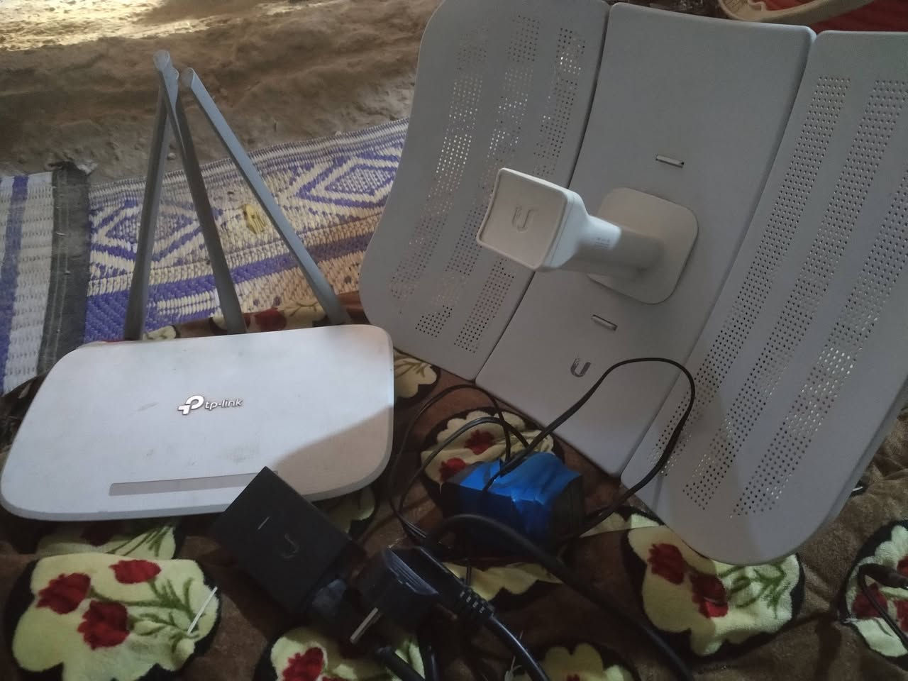 راوتر فراشه كامل وجديد مستعمل بس شهرين ب90 وبيه مجال ***********
