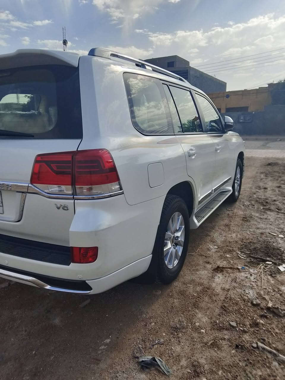 لاندكروزر بريمي للبيع
الموديل /2017
ماشيه 79km
رقم بغداد 
***********
