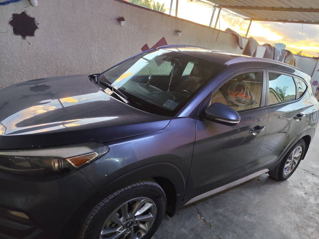 توسان موديل 2017 امريكي ..
بنيد مبدل +جاملغ مبدل ..
السيارة بسمي بغداد ..
لون فيلي ..
مكاني بغداد تقاطع النهروان 
السعر 150 وبيها مجال ..
***********
