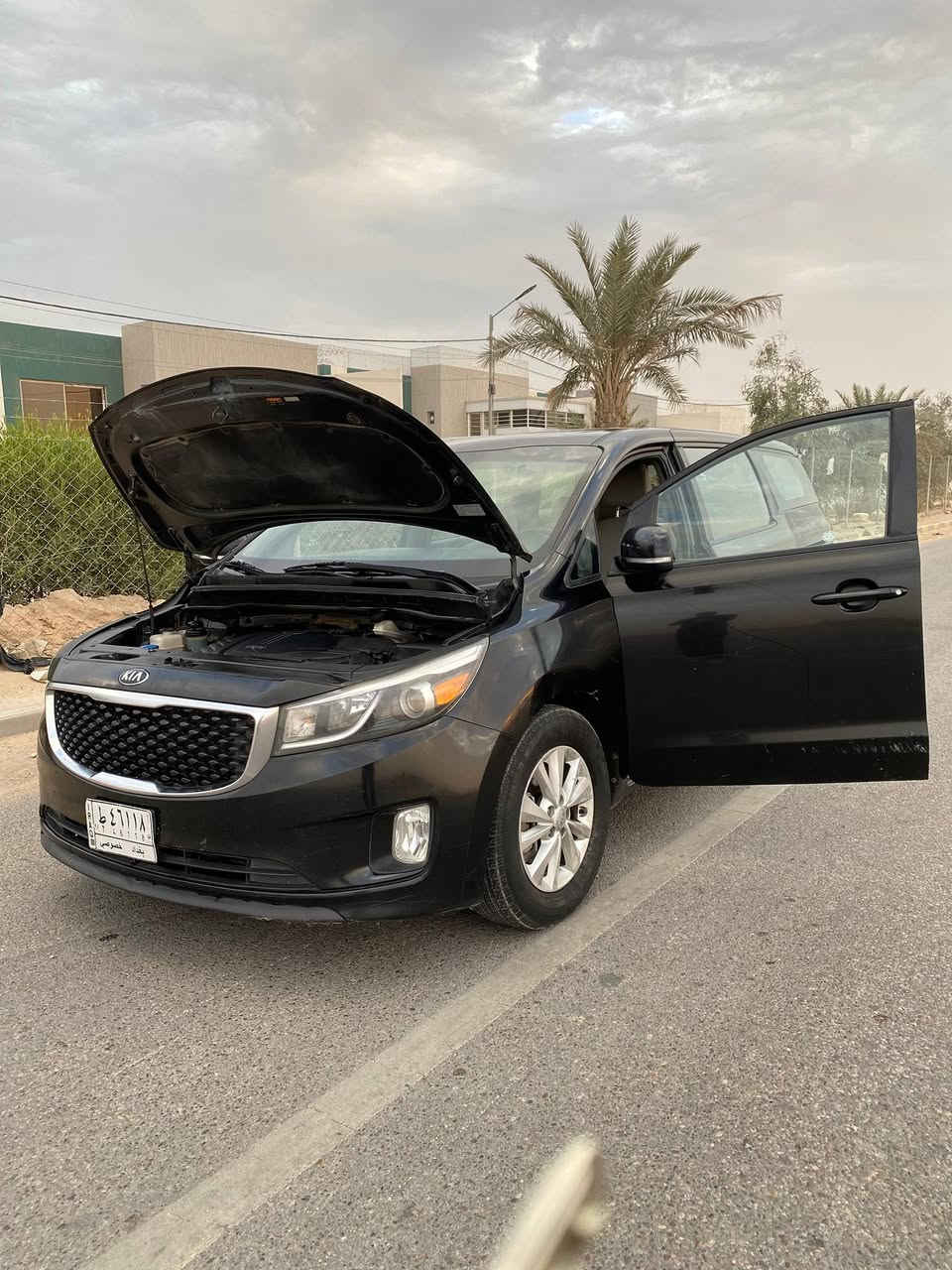 كيا سيدونا 2017 بغداد بسمي مشروع وطني LX  للبيع وارد أمريكي ظرر قسم من الجاملغ الخلفي الأيمن وشويه من غطاء الصندوق لا صبغ ولا تبديل السياره بلاد محرك JDI 3300 مواصفاتها معروفه السياره في النجف سنويه لغاية 2029 ابواب خلفيه سلايد كهربائيه وريمونت تبريد تدفئه ثلاث قطع منفصل كشنات تنطبگ كشن السائق كهربائي .
السعر 175 مع المجال .للأستفسار *********** .
