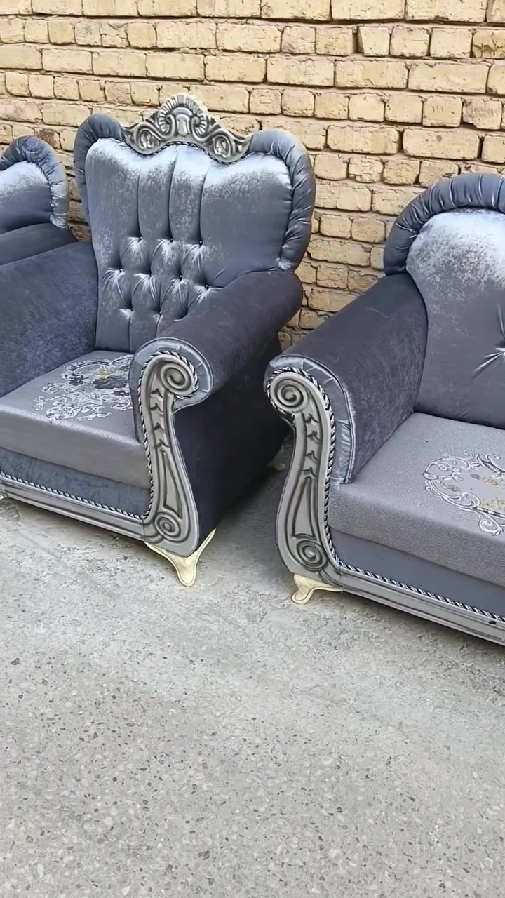 السلام عليكم ورحمه الله وبركاته
تخم ملكي رئاسي ابو التاج ١٠ نفرات مع كوشاتة بعده جديد محد كاعد عليه زلغ مابيه حيل نظيف جدا لون فيلي رصاصي الاسفنج مميز درجه اولي ضمان ضد النزوال واكو توصيل الي باب بيتك عدنه توصيل 
***********
