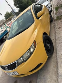 كيافورتي 2013نضيفه كلش مال بيت تحويل ثاني يوم   السياره مصفره من كلشي ...