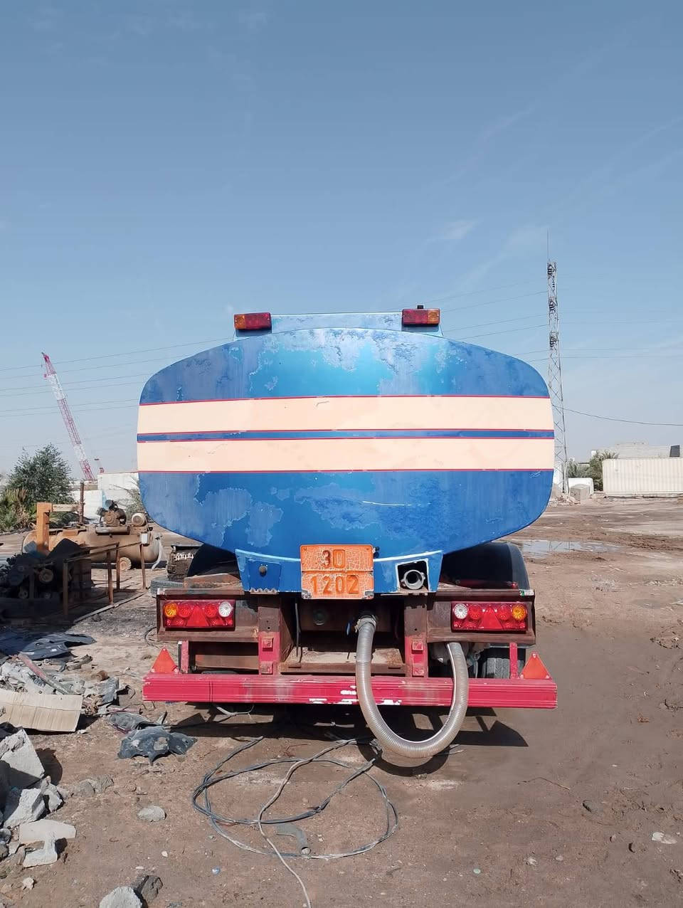 صهريج فافون السعة٣٥ طن مكاني بصرة قضاء الزبير السعر ٩٠وبي مجال مكفول من كلشي طخم تاير جاهزة للعمل روبن جاهز***********
