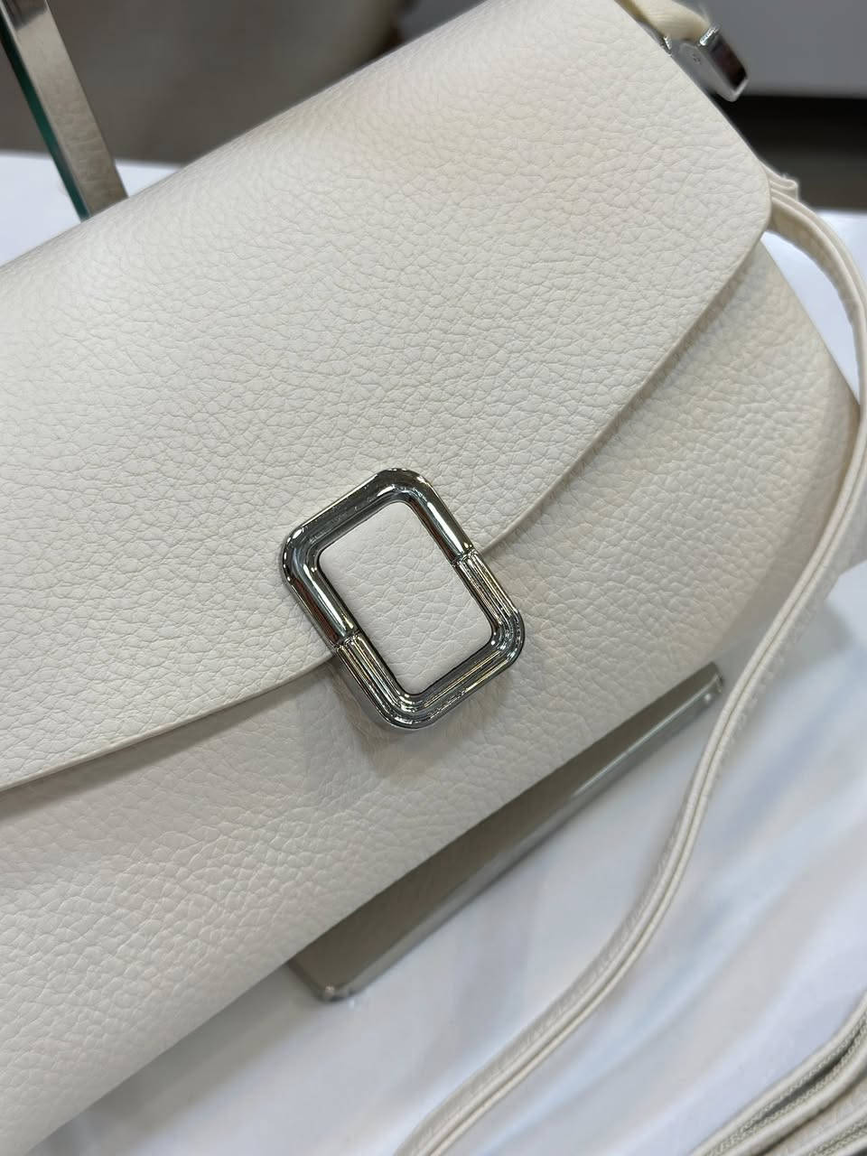 وجبة جديدة من الحقائب الطرية 3 خانات 👜👝🌸💐
السعر 17 الف فقط ✅

الموصل / الزهور - مجمع عزيز فتحي ط3 🌺💐🥰🥀

تألقي بآجمل اطلالة وحصريا لدى NH ZARA 🥰💕

يفتح المحل يوميا من الساعة 11 صباحا لغاية 10 ليلا ⏰⏱️


**إذا كنت صاحب هذا الإعلان وتريد حذفه لأي سبب، رجاءا أرسل رسالة إلى الدعم الفني**