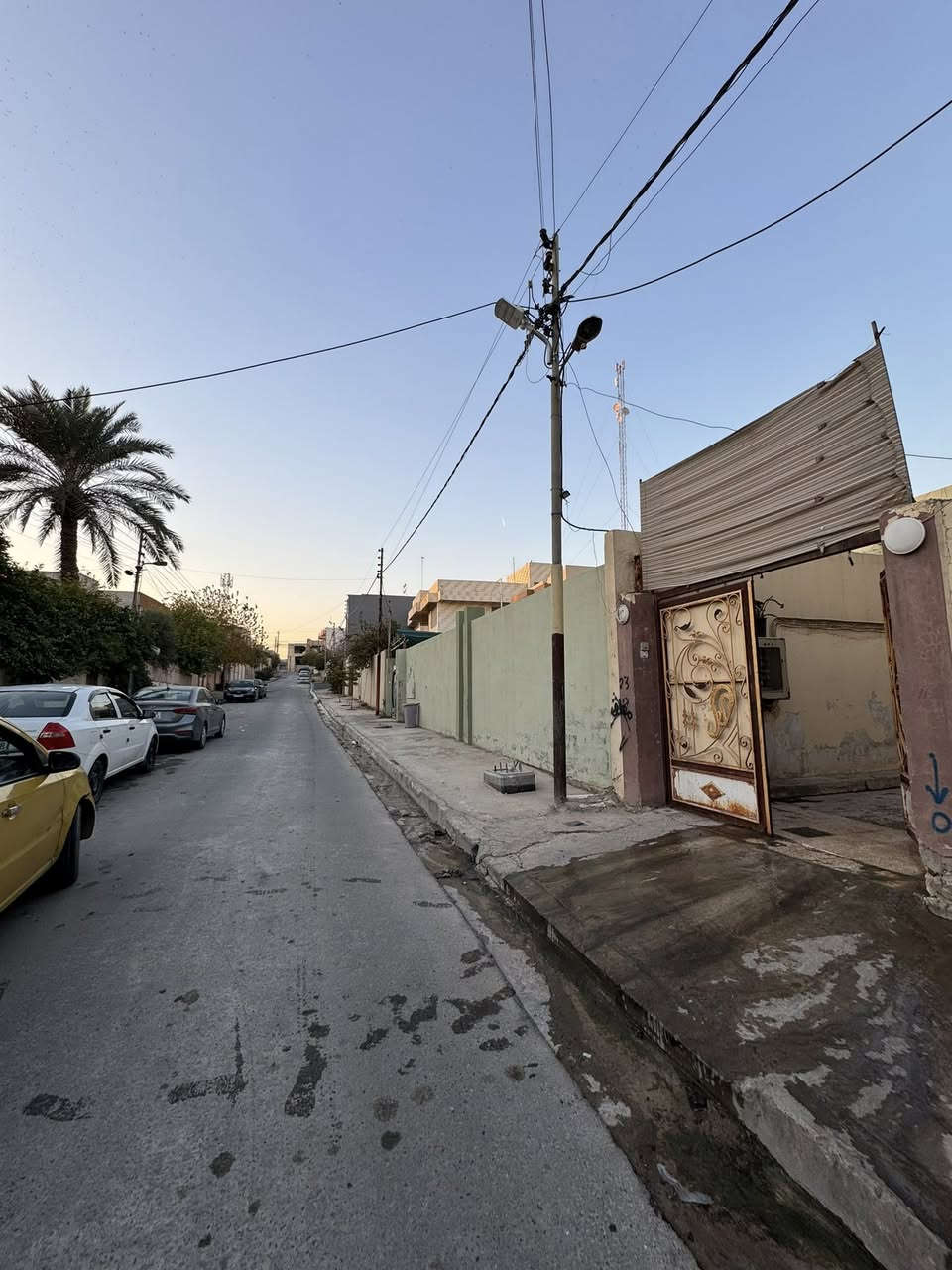 السلام عليكم 
//عرض بيت 🏠 بسعر ارض \\
موصل/17 تموز افرع ال 6 📍
مساحة ✏️📐البيت 🏠 (  412 م )
الواجها 15 م 
✅✅✅✅✅✅✅✅✅
البيت طابقين وبي بناء حديث 100 م حديث طابقين 
 موصفات البيت 🏠 👇
الطابق الاول1️⃣/ 2 غرفه نوم / هول/ استقبال/غرفة طعام/ مطبخ عدد 2 /صحيات بل طابقين وخارجي 
الطابق الثاني 2️⃣/ 7 غرف نوم / هول/ مخزن / صحيات 
البيت 🏠 صالح للسكن🫸🫸
البيع بسعر ارض 
للاستفسار مراسلة الصفحة او الاتصال 
☎️☎️☎️☎️☎️☎️☎️☎️☎️☎️☎️
📱📞***********
📱📞***********
نستقبل عروضكم العقاريه عبره مراسلة الصفحه او الاتصال 
عنوان المكتب📍موصل/سايدين حي البعث 
#عقارات_الموصل_للبيع
#السنبلة_للعقارات
#بيع_و_شراء_عقارات_عقار
#عقارات_الموصل_للإيجار
#17تموز_الموصل
