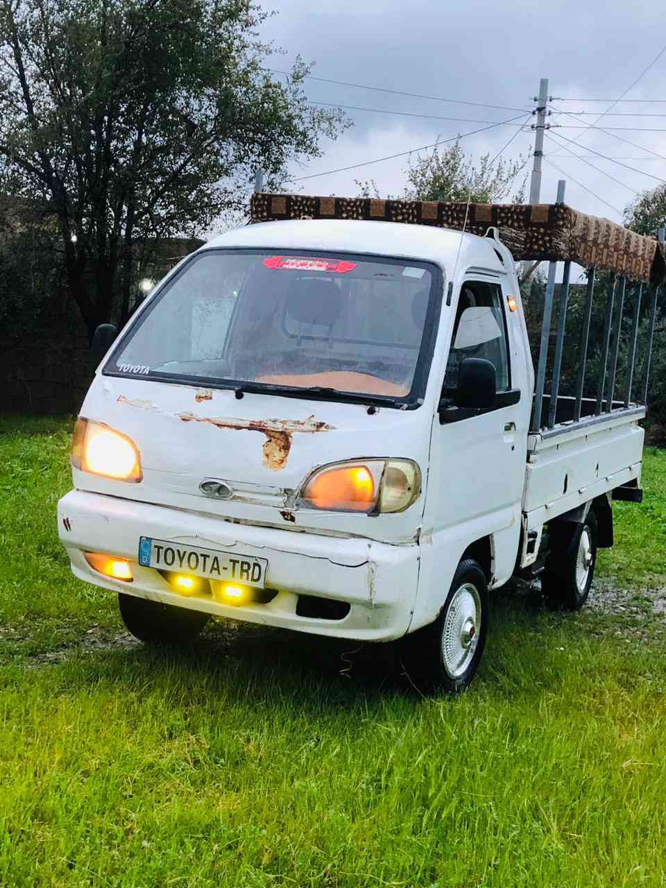 السلام عليكم سياره فاو 2006 للبيع
محرك جديد بالكارتون ما صارله شهرين من شديته 

صدر جديد شرط طبه 
فلنجات +دسكات كلهن جدد 

طخم تواير صارلهن شهرين من شديتهن

السعر 16وبيها مجال 

للاستفسار ***********
