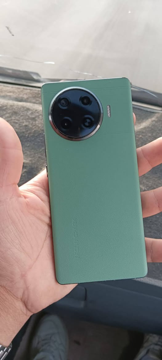 سلام عليكم جهاز تكنو سبارك 20برو اخو لجديد جهازي لشخصي ماداخل تصليح لجهاز نضيف وين متريد افحص شاشه منحنيه مراوس مو بيع  مراوس بايفون 12بقاني بصره الهارثه ***********للمراوس مو للبيع
