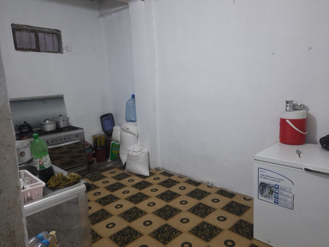 متوفر شقة للأيجار
تحتوي غرفتين نوم وصالة ومطبخ وصحيات التأميم ٨ شباط 

فوق مجمع العبيدي

للتواصل 

***********
