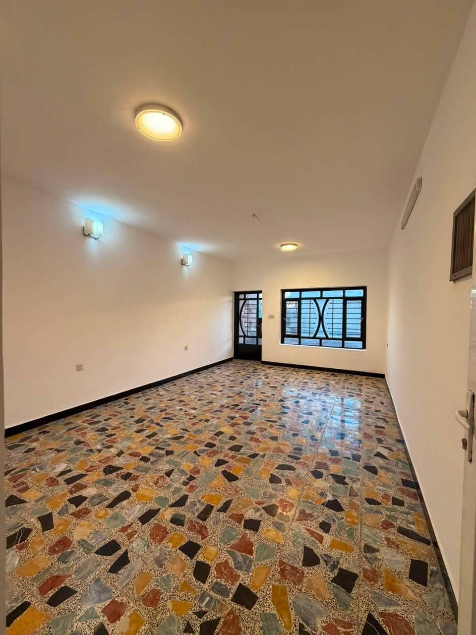 �✨ للإيجار في السيدية – بيت راقي ومميز ✨🏡
🌟 بيت بمساحة 120م
🛏️ يتكون من:
✅ 3 غرف نوم
✅ صالة واسعة
✅ مطبخ مرتب
✅ خدمات متكاملة 

💰 السعر: 1,250,000 ألف دينار عراقي
بي مجال للتفاوض

📞 للاستفسار والحجز:
مكتب حلم عقاري للوساطة العقارية
📱***********
