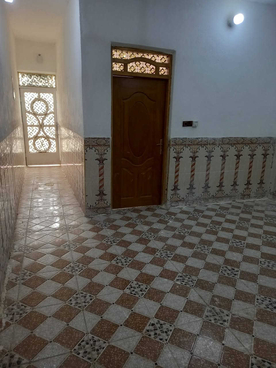 بيت ١٠٠ متر للبيع
منطقة سيد جميل الماجديه قرب شارع ٢٠

 للاستفسار --  ***********
